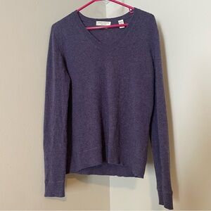 Valerie Stevens Lavender V-Neck Cashmere Sweater medium